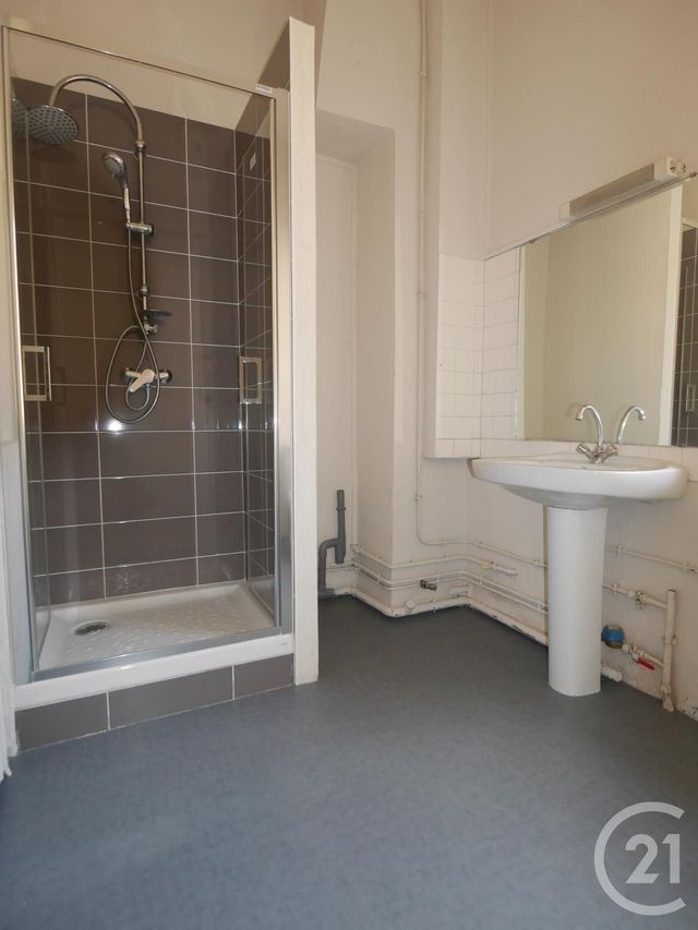 Appartement F3 à louer - 3 pièces - 99.1 m2 - MOULINS - 03 - AUVERGNE - Century 21 Pierre Immobilier