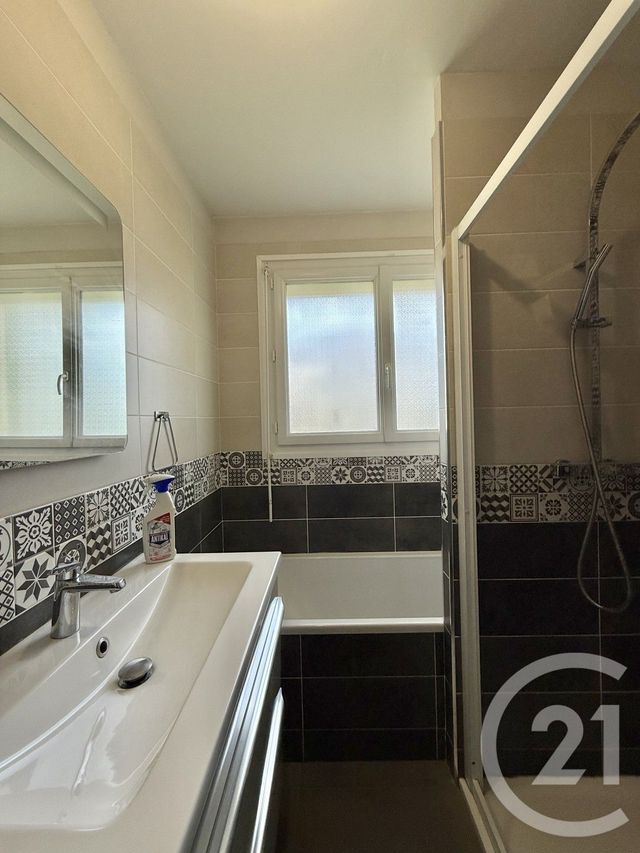 maison à louer - 4 pièces - 96.75 m2 - YZEURE - 03 - AUVERGNE - Century 21 Pierre Immobilier