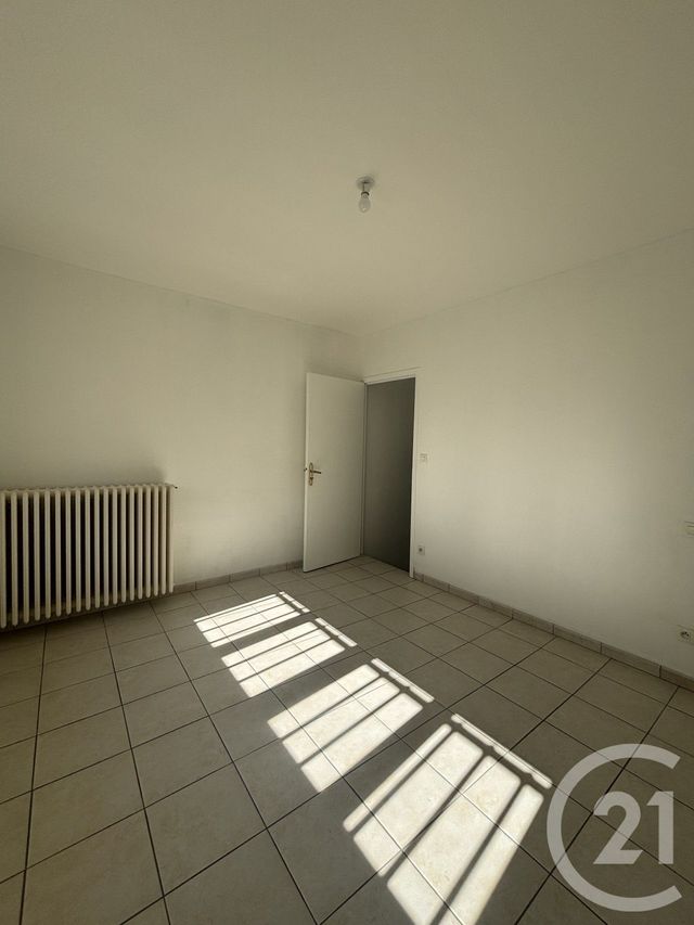Appartement F2 à louer - 2 pièces - 58.92 m2 - MOULINS - 03 - AUVERGNE - Century 21 Pierre Immobilier