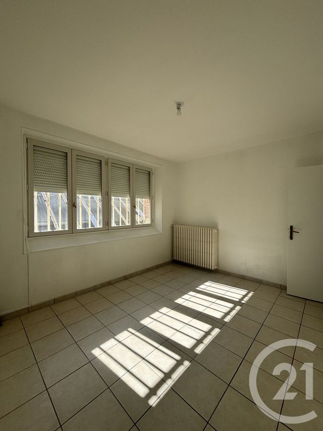 Appartement F2 à louer - 2 pièces - 58.92 m2 - MOULINS - 03 - AUVERGNE - Century 21 Pierre Immobilier