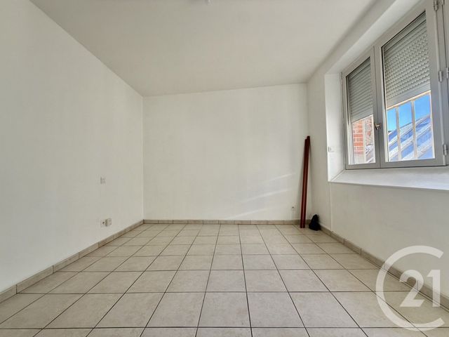 Appartement F2 à louer - 2 pièces - 58.92 m2 - MOULINS - 03 - AUVERGNE - Century 21 Pierre Immobilier