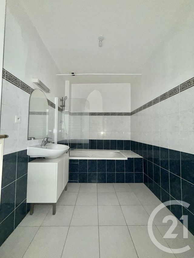 Appartement F2 à louer - 2 pièces - 58.92 m2 - MOULINS - 03 - AUVERGNE - Century 21 Pierre Immobilier