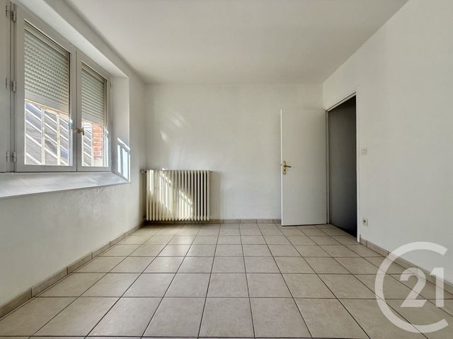 Appartement F2 à louer - 2 pièces - 58.92 m2 - MOULINS - 03 - AUVERGNE - Century 21 Pierre Immobilier