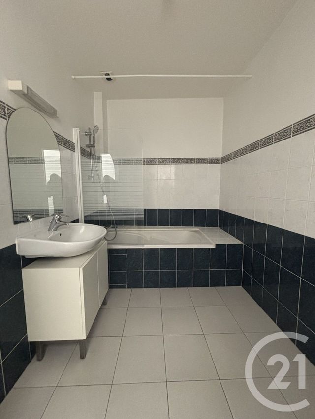 Appartement F2 à louer - 2 pièces - 58.92 m2 - MOULINS - 03 - AUVERGNE - Century 21 Pierre Immobilier