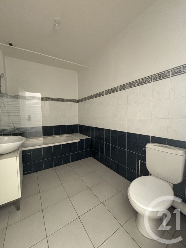 Appartement F2 à louer - 2 pièces - 58.92 m2 - MOULINS - 03 - AUVERGNE - Century 21 Pierre Immobilier