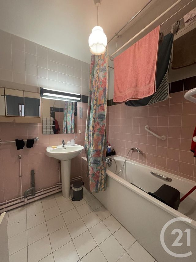 Appartement F3 à louer - 3 pièces - 77.0 m2 - MOULINS - 03 - AUVERGNE - Century 21 Pierre Immobilier