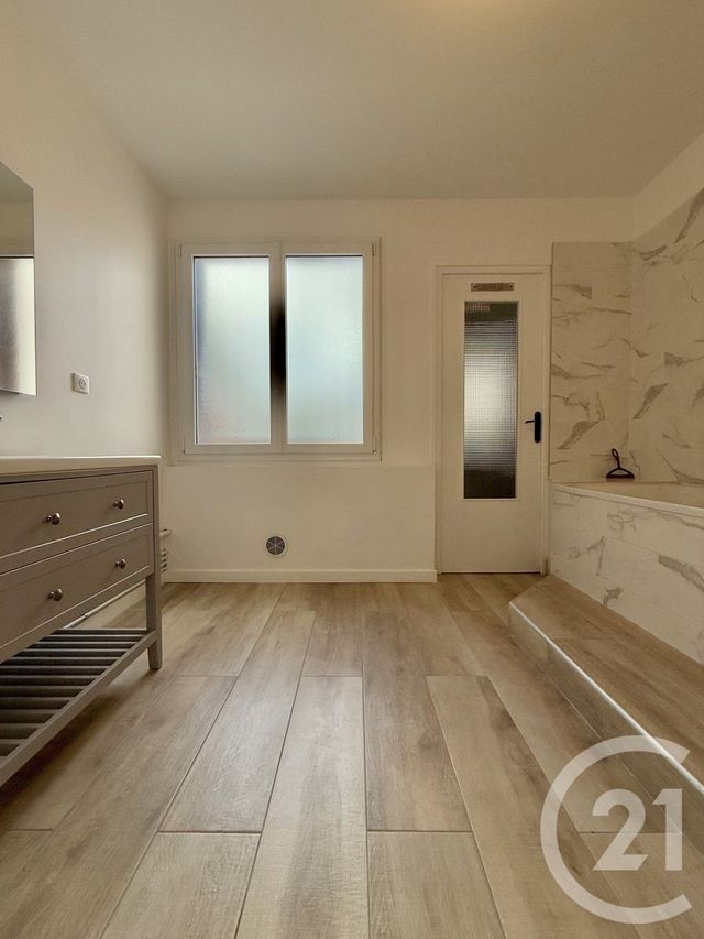 Appartement F3 à louer - 3 pièces - 80.0 m2 - MOULINS - 03 - AUVERGNE - Century 21 Pierre Immobilier