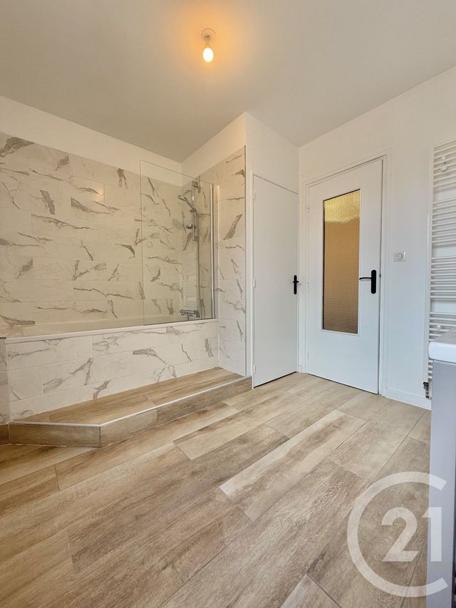 Appartement F3 à louer - 3 pièces - 80.0 m2 - MOULINS - 03 - AUVERGNE - Century 21 Pierre Immobilier