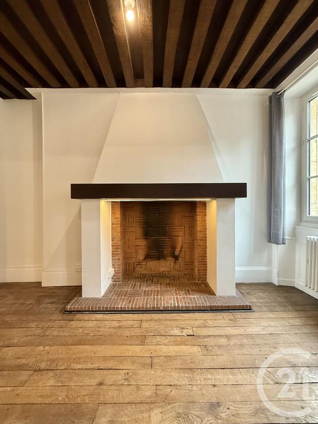 Appartement F1 à louer - 1 pièce - 44.57 m2 - MOULINS - 03 - AUVERGNE - Century 21 Pierre Immobilier