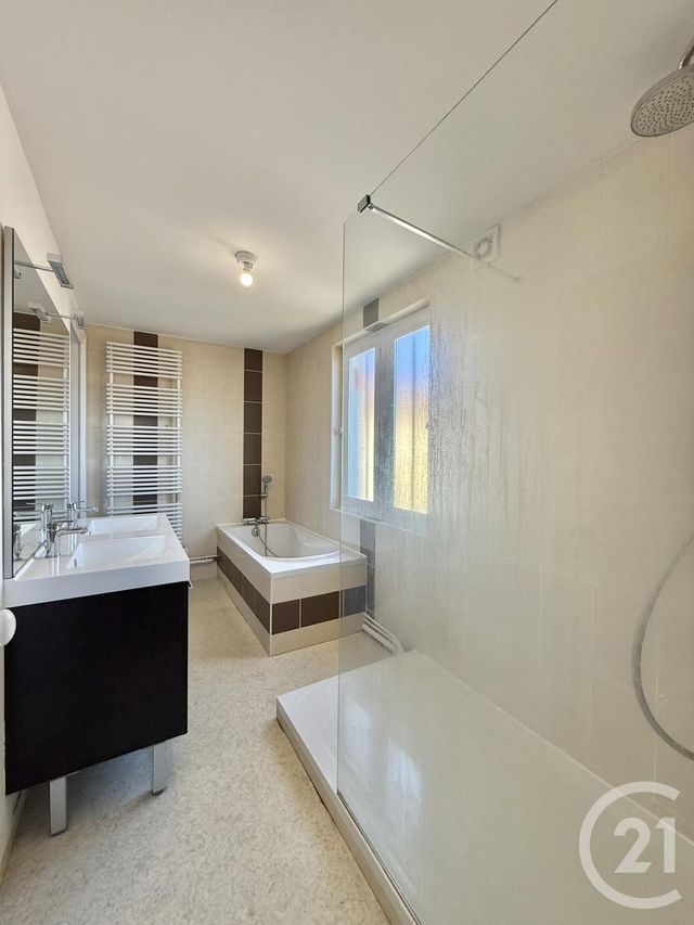 maison à louer - 6 pièces - 153.81 m2 - YZEURE - 03 - AUVERGNE - Century 21 Pierre Immobilier