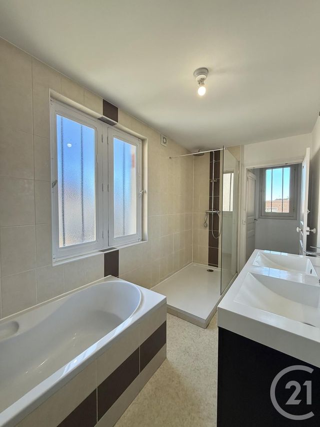 maison à louer - 6 pièces - 153.81 m2 - YZEURE - 03 - AUVERGNE - Century 21 Pierre Immobilier