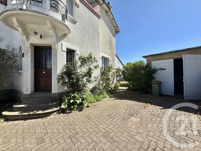 maison à louer - 6 pièces - 153.81 m2 - YZEURE - 03 - AUVERGNE - Century 21 Pierre Immobilier