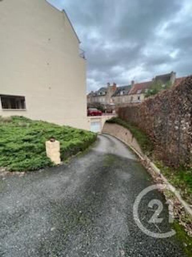 parking à louer - 25.0 m2 - MOULINS - 03 - AUVERGNE - Century 21 Pierre Immobilier