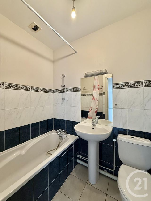Appartement à louer - 2 pièces - 41.8 m2 - MOULINS - 03 - AUVERGNE - Century 21 Pierre Immobilier
