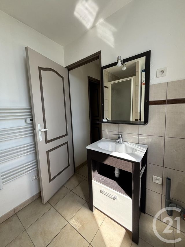 Appartement F2 à louer - 2 pièces - 45.09 m2 - VILLENEUVE SUR ALLIER - 03 - AUVERGNE - Century 21 Pierre Immobilier