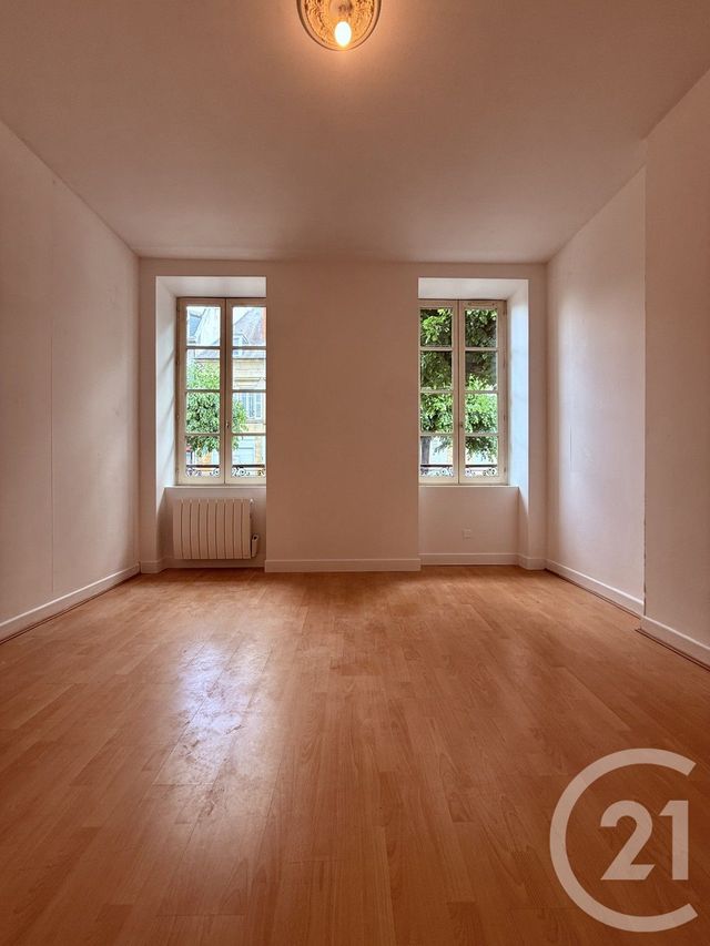 Appartement F3 à louer - 3 pièces - 97.7 m2 - MOULINS - 03 - AUVERGNE - Century 21 Pierre Immobilier