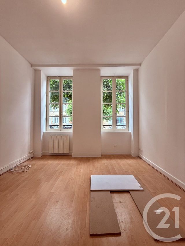 Appartement F3 à louer - 3 pièces - 97.7 m2 - MOULINS - 03 - AUVERGNE - Century 21 Pierre Immobilier