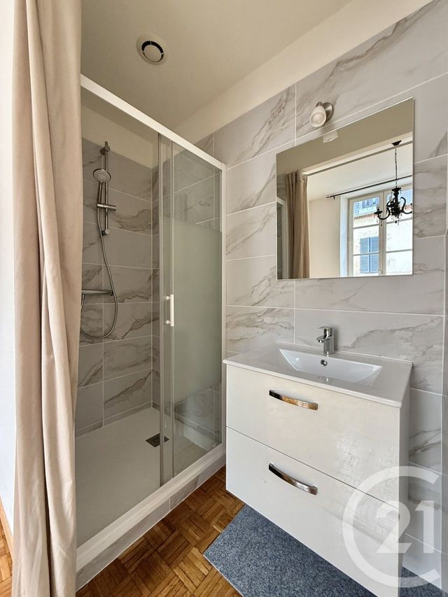 Appartement F2 à louer - 2 pièces - 43.25 m2 - MOULINS - 03 - AUVERGNE - Century 21 Pierre Immobilier