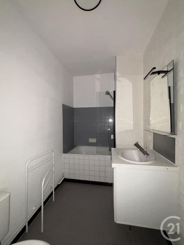 Appartement F1 à louer - 1 pièce - 32.85 m2 - MOULINS - 03 - AUVERGNE - Century 21 Pierre Immobilier