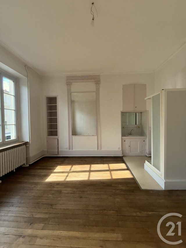 Appartement F3 à louer - 3 pièces - 113.71 m2 - MOULINS - 03 - AUVERGNE - Century 21 Pierre Immobilier