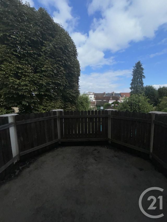 Appartement F3 à louer - 3 pièces - 113.71 m2 - MOULINS - 03 - AUVERGNE - Century 21 Pierre Immobilier
