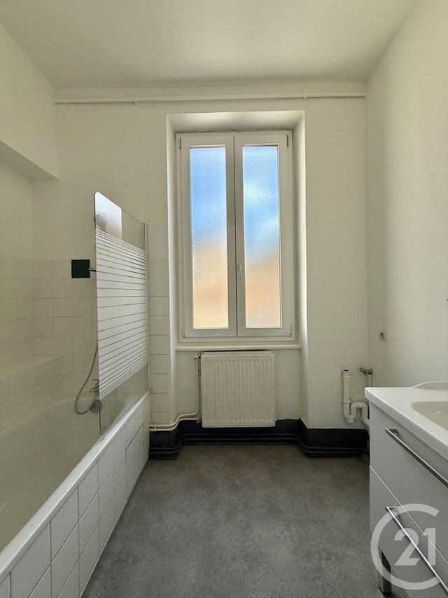 Appartement F3 à louer - 3 pièces - 71.78 m2 - MOULINS - 03 - AUVERGNE - Century 21 Pierre Immobilier