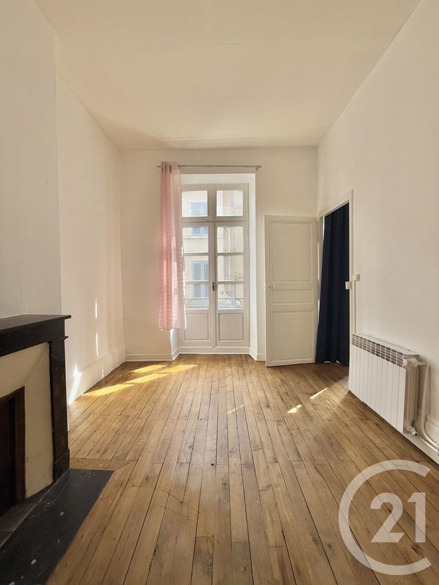 Appartement F3 à louer - 3 pièces - 79.78 m2 - MOULINS - 03 - AUVERGNE - Century 21 Pierre Immobilier