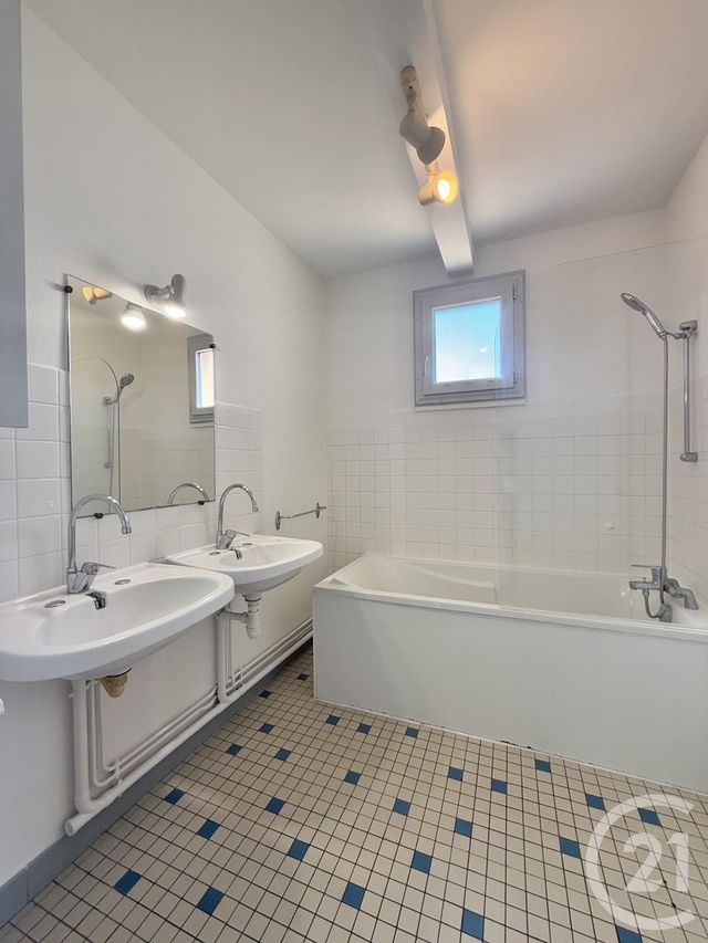 Appartement F5 à louer - 5 pièces - 88.95 m2 - MOULINS - 03 - AUVERGNE - Century 21 Pierre Immobilier