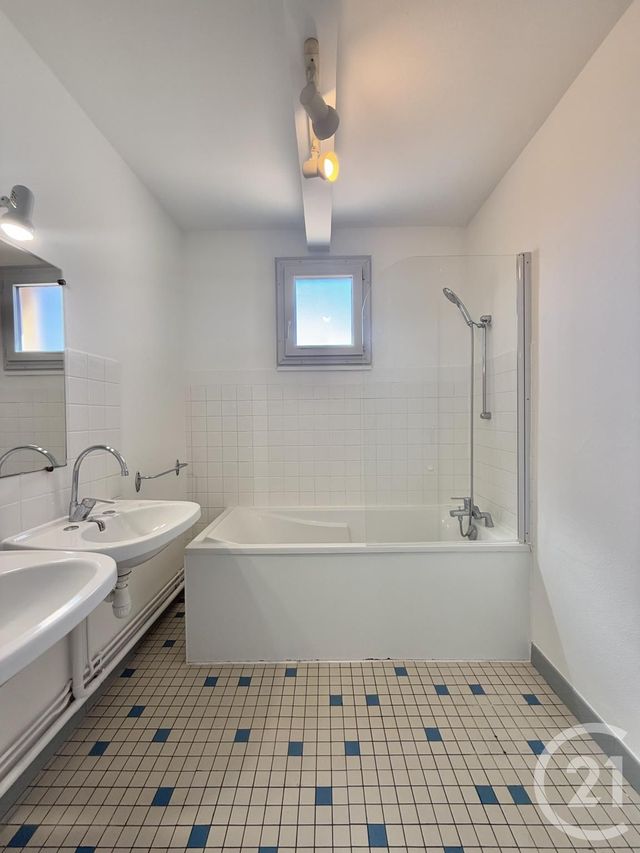 Appartement F5 à louer - 5 pièces - 88.95 m2 - MOULINS - 03 - AUVERGNE - Century 21 Pierre Immobilier