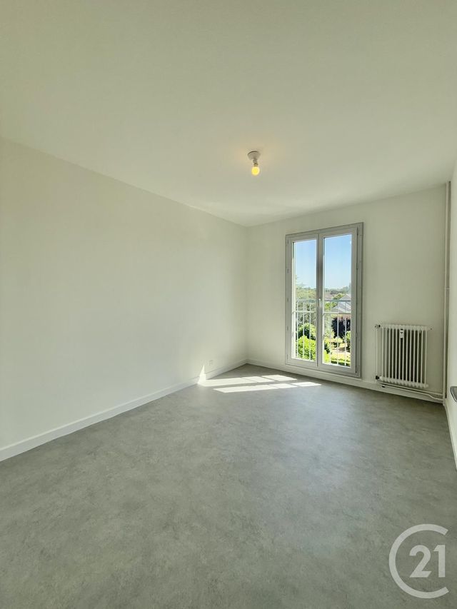 Appartement F5 à louer - 5 pièces - 88.95 m2 - MOULINS - 03 - AUVERGNE - Century 21 Pierre Immobilier