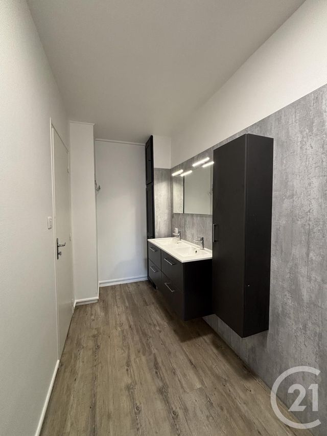 Appartement F3 à louer - 3 pièces - 90.8 m2 - SOUVIGNY - 03 - AUVERGNE - Century 21 Pierre Immobilier