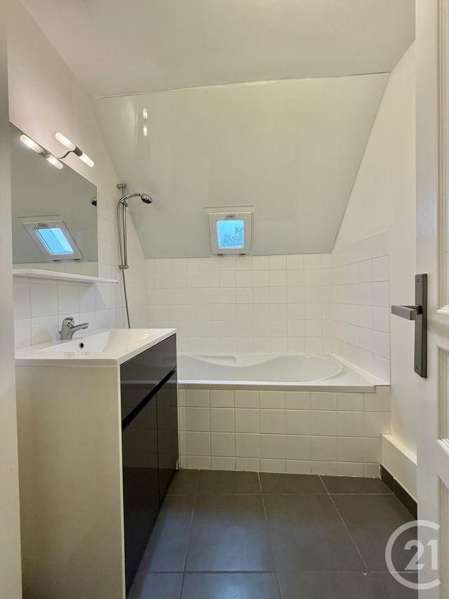 Appartement F3 à louer - 3 pièces - 61.5 m2 - MOULINS - 03 - AUVERGNE - Century 21 Pierre Immobilier