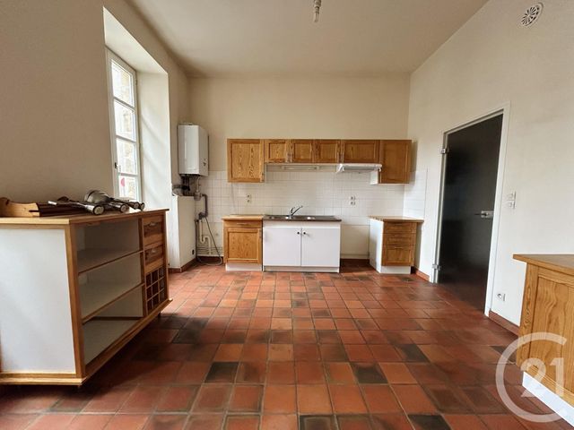 Appartement F2 à louer - 2 pièces - 66.0 m2 - MOULINS - 03 - AUVERGNE - Century 21 Pierre Immobilier