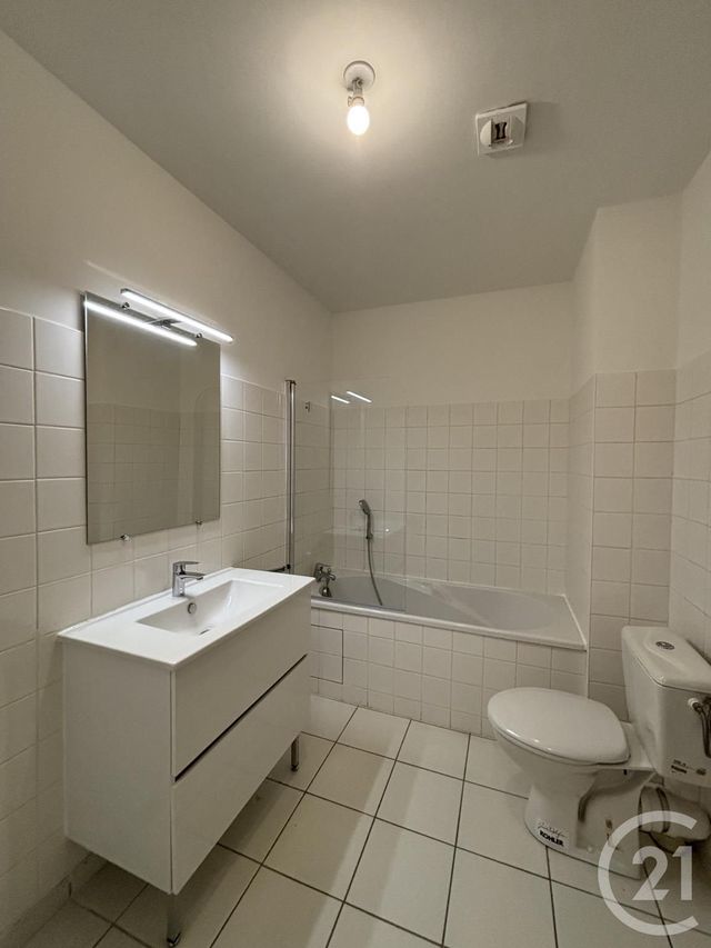 Appartement F2 à louer - 2 pièces - 57.49 m2 - YZEURE - 03 - AUVERGNE - Century 21 Pierre Immobilier