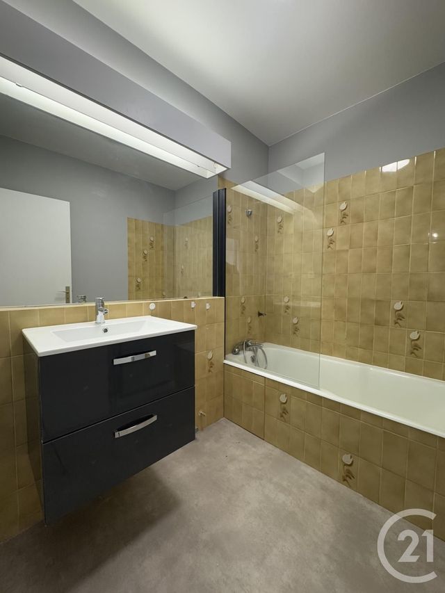 Appartement F2 à louer - 2 pièces - 47.3 m2 - MOULINS - 03 - AUVERGNE - Century 21 Pierre Immobilier