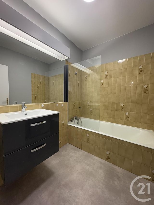Appartement F2 à louer - 2 pièces - 47.3 m2 - MOULINS - 03 - AUVERGNE - Century 21 Pierre Immobilier