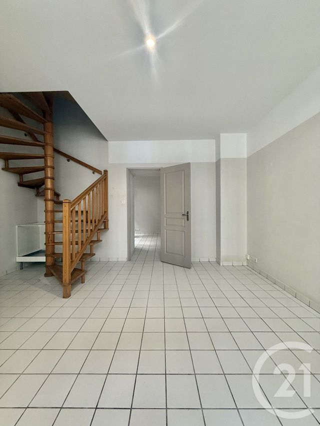 Appartement F2 à louer - 2 pièces - 47.46 m2 - MOULINS - 03 - AUVERGNE - Century 21 Pierre Immobilier