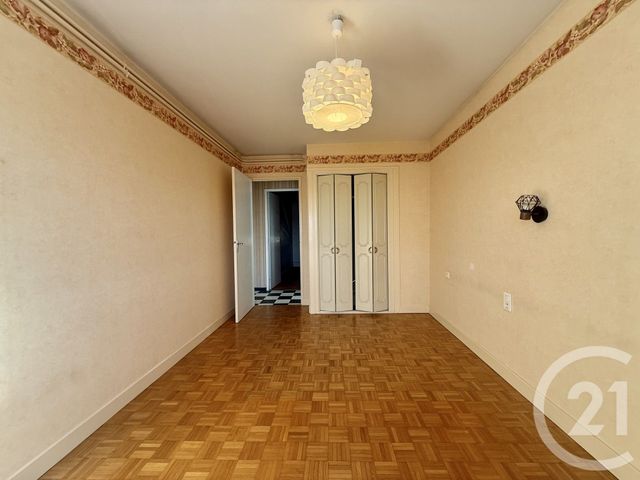 Appartement F3 à vendre - 3 pièces - 82.4 m2 - MOULINS - 03 - AUVERGNE - Century 21 Pierre Immobilier