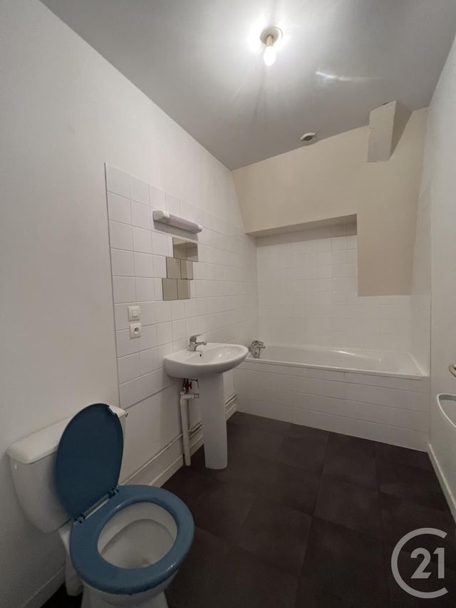 Appartement F2 à louer - 2 pièces - 48.4 m2 - MOULINS - 03 - AUVERGNE - Century 21 Pierre Immobilier