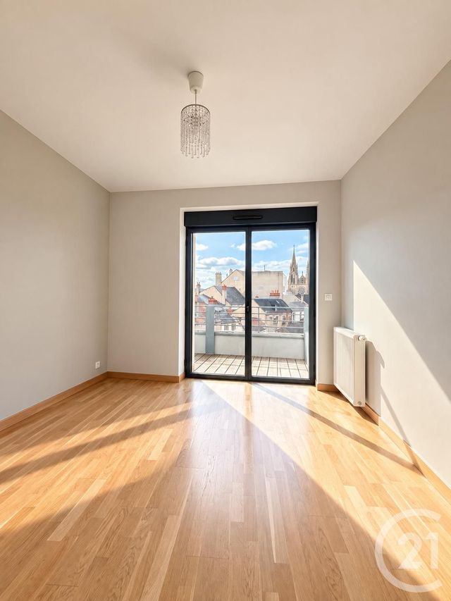 Appartement F3 à louer - 3 pièces - 98.12 m2 - MOULINS - 03 - AUVERGNE - Century 21 Pierre Immobilier
