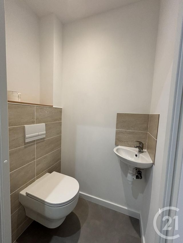maison à louer - 3 pièces - 73.12 m2 - DOMPIERRE SUR BESBRE - 03 - AUVERGNE - Century 21 Pierre Immobilier