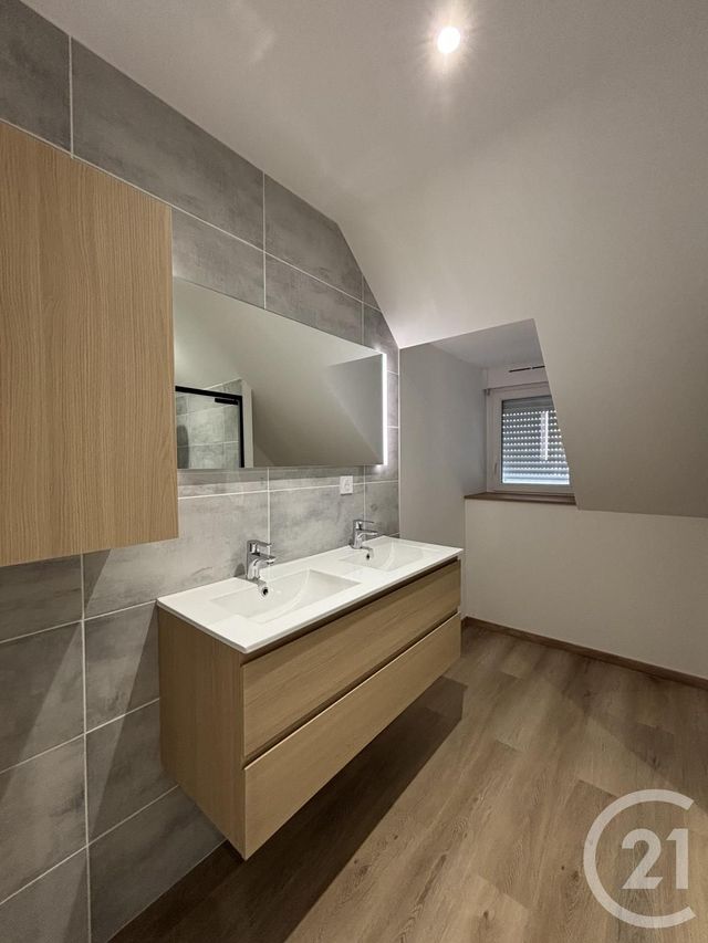 maison à louer - 3 pièces - 73.12 m2 - DOMPIERRE SUR BESBRE - 03 - AUVERGNE - Century 21 Pierre Immobilier
