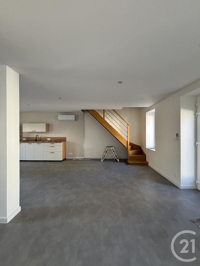 maison à louer - 3 pièces - 73.12 m2 - DOMPIERRE SUR BESBRE - 03 - AUVERGNE - Century 21 Pierre Immobilier