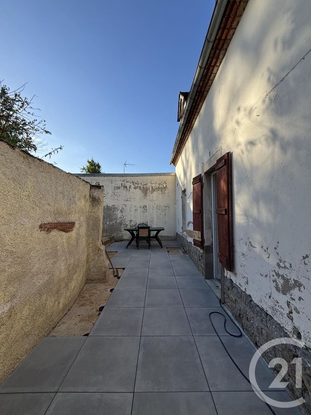 maison à louer - 3 pièces - 73.12 m2 - DOMPIERRE SUR BESBRE - 03 - AUVERGNE - Century 21 Pierre Immobilier