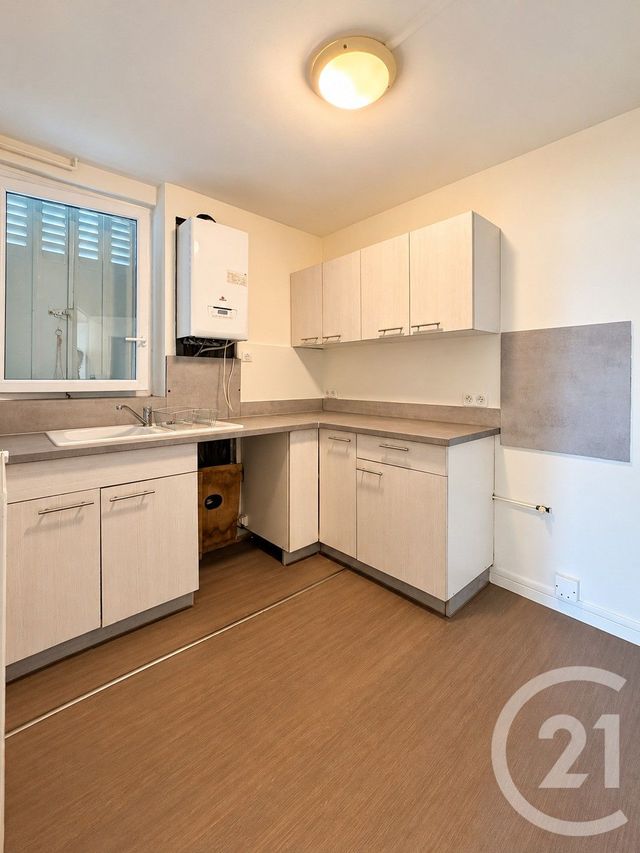 Appartement F2 à louer - 2 pièces - 41.2 m2 - YZEURE - 03 - AUVERGNE - Century 21 Pierre Immobilier