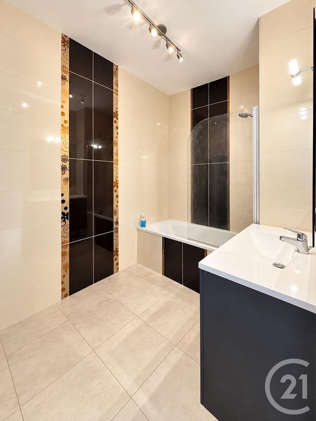 Appartement F3 à louer - 3 pièces - 84.87 m2 - MOULINS - 03 - AUVERGNE - Century 21 Pierre Immobilier