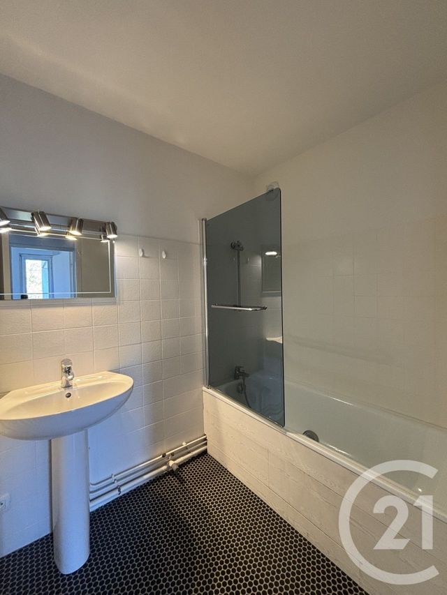 Appartement F3 à louer - 3 pièces - 73.0 m2 - MOULINS - 03 - AUVERGNE - Century 21 Pierre Immobilier